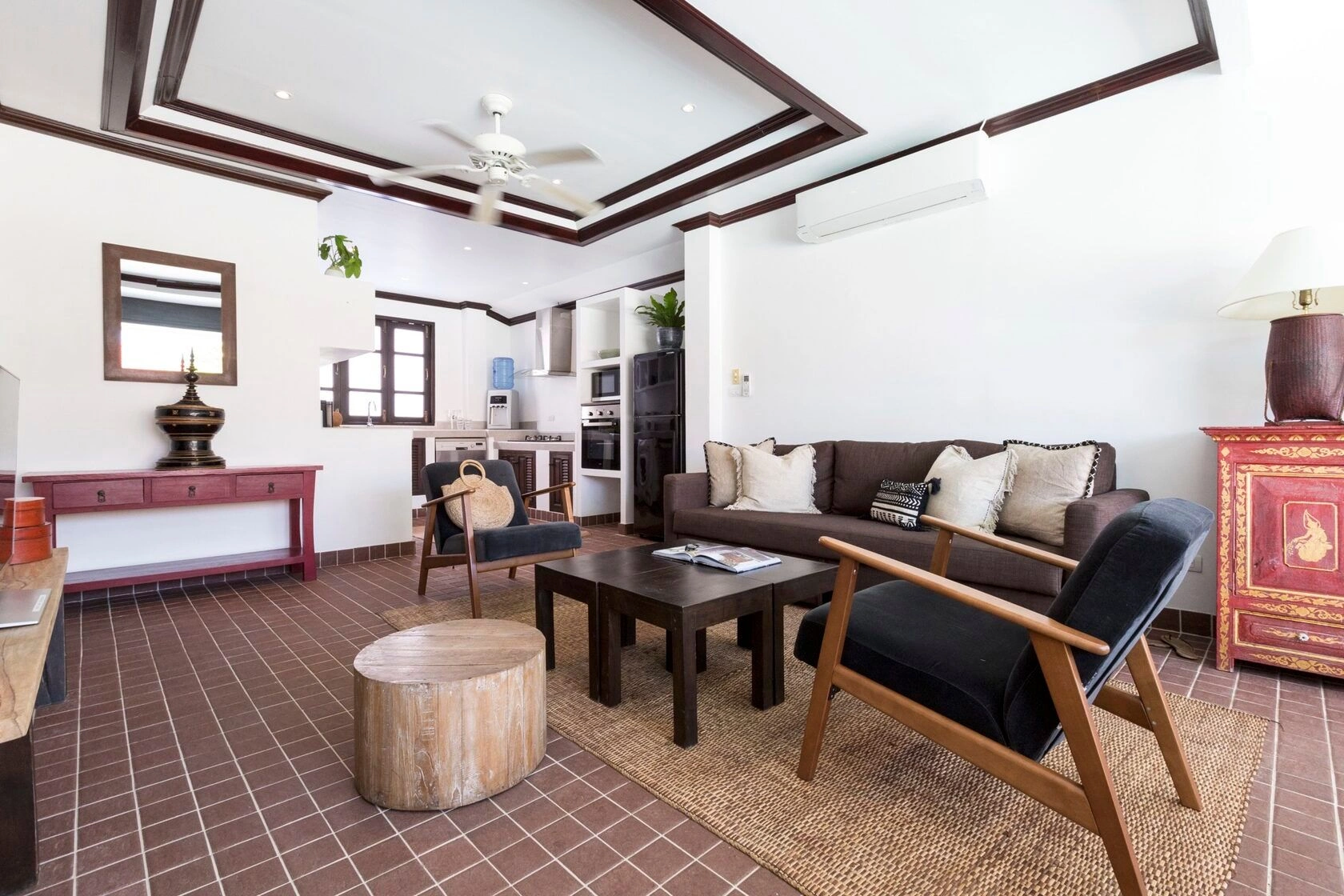 ویلا دنج 2+1 با استخر و منظره کوهستان