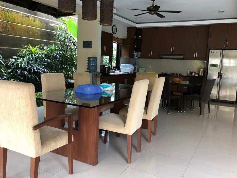 Luxuosa vila 8+1 em uma área privilegiada de Nusa Dua