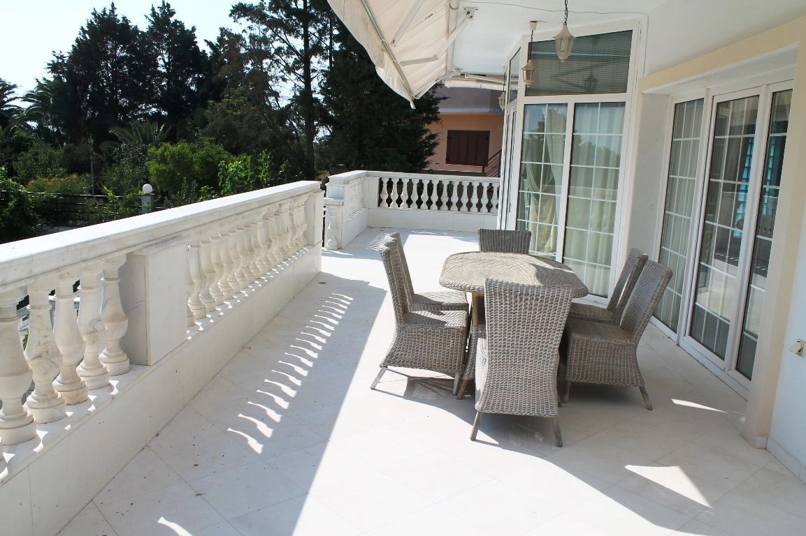 Villa 400 m2 with magnificent views