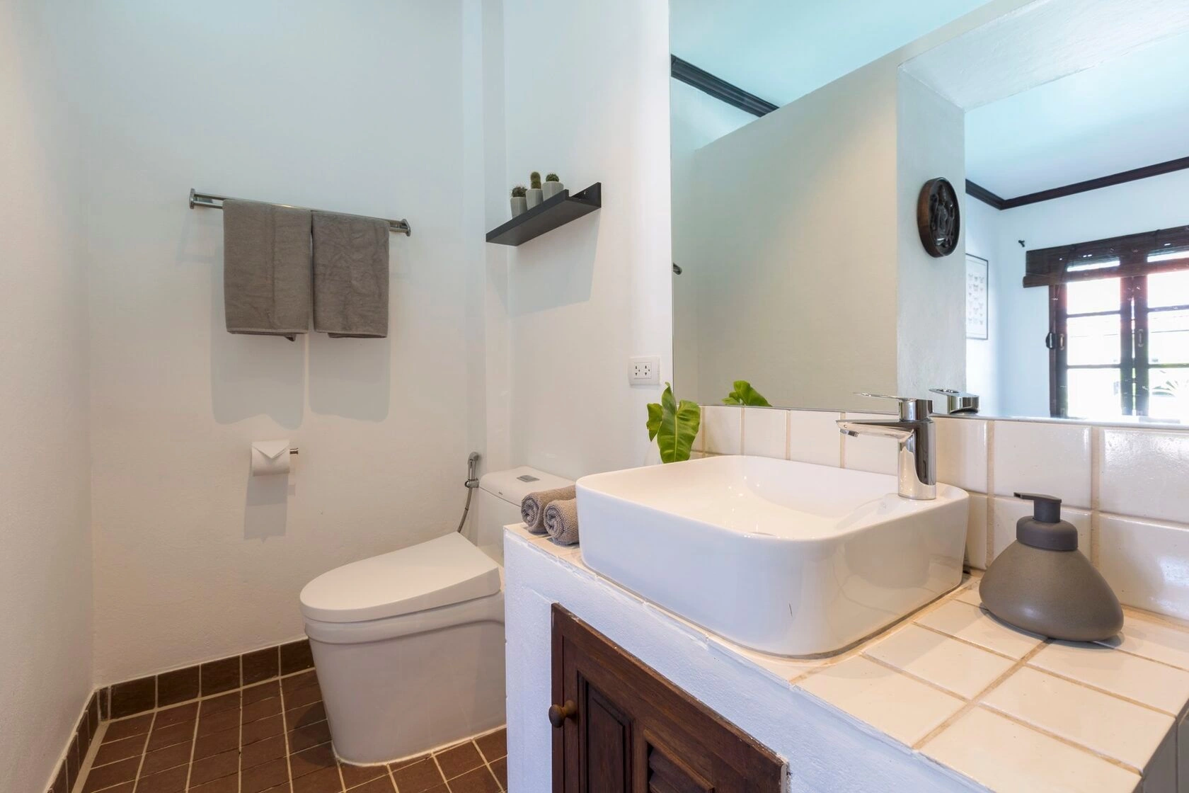 ویلا دنج 2+1 با استخر و منظره کوهستان