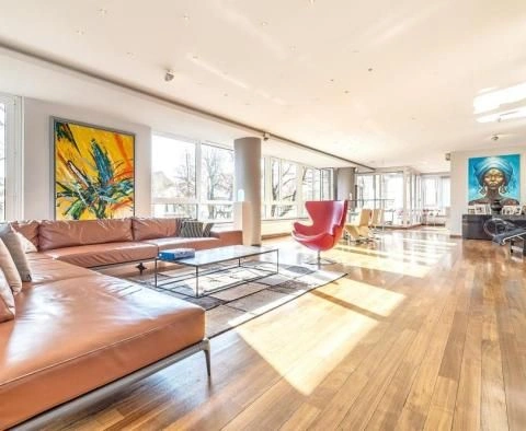 Bright apartment with panoramic windows and comfort, with an area of 211 m2, Zagreb