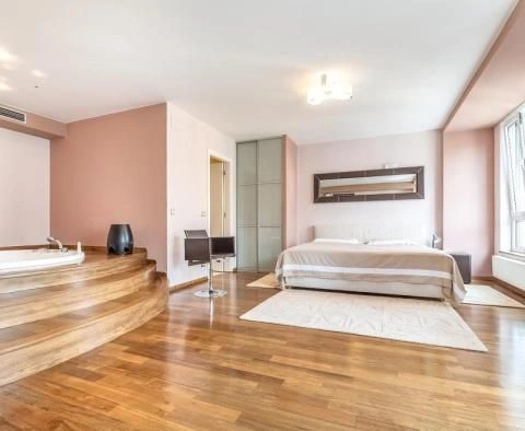 Bright apartment with panoramic windows and comfort, with an area of 211 m2, Zagreb