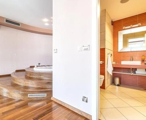 Bright apartment with panoramic windows and comfort, with an area of 211 m2, Zagreb