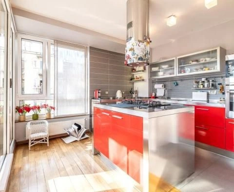 Bright apartment with panoramic windows and comfort, with an area of 211 m2, Zagreb