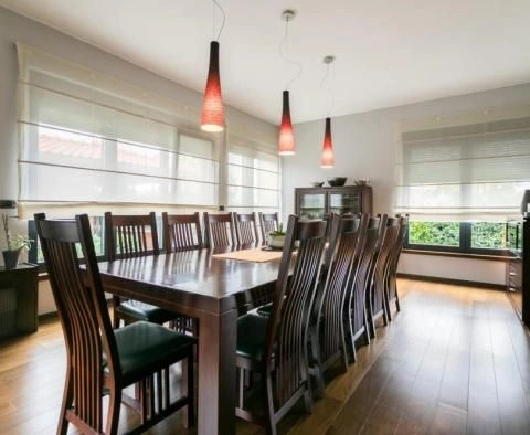 ブコヴァツ地区の大型ヴィラ、敷地面積3500m2