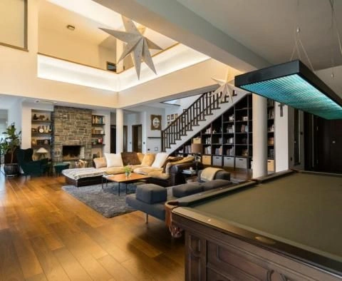 ブコヴァツ地区の大型ヴィラ、敷地面積3500m2