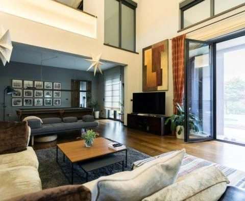 ブコヴァツ地区の大型ヴィラ、敷地面積3500m2