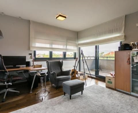 ブコヴァツ地区の大型ヴィラ、敷地面積3500m2