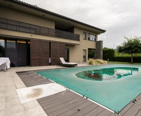 Large villa in the Bukovac area, with a plot area of 3500m2