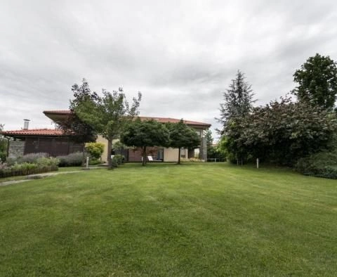 Large villa in the Bukovac area, with a plot area of 3500m2