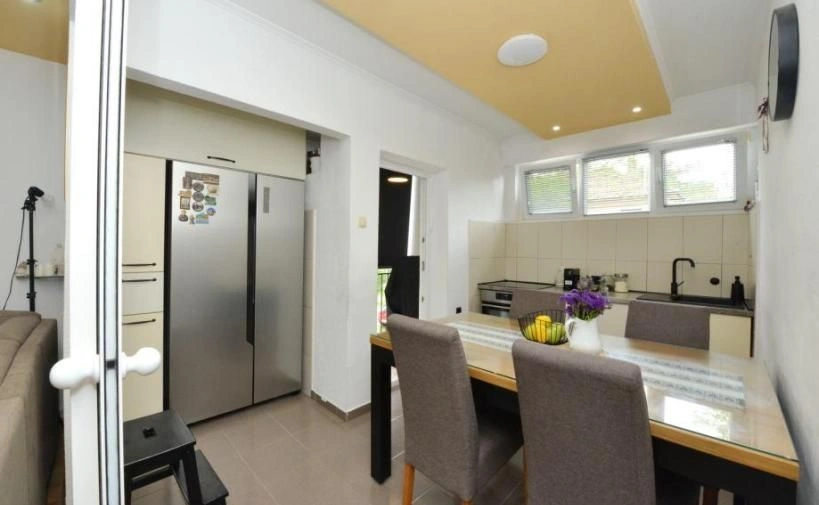 扎达尔海边 2+1 复式