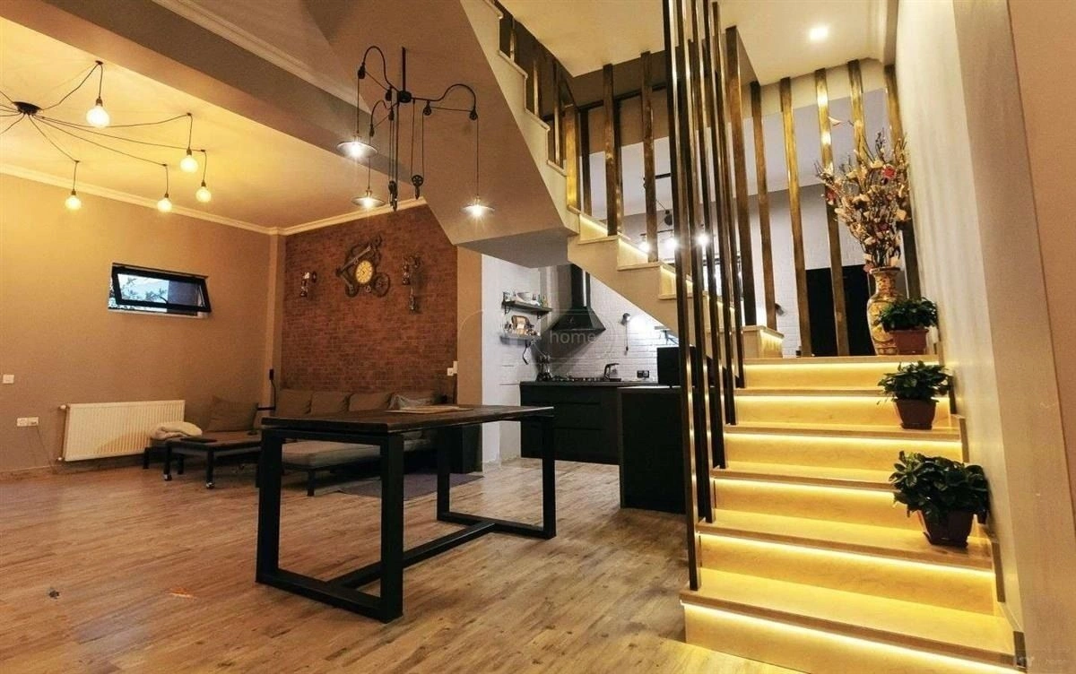 Luxury house 1012 m2 with a swimming pool in Tbilisi