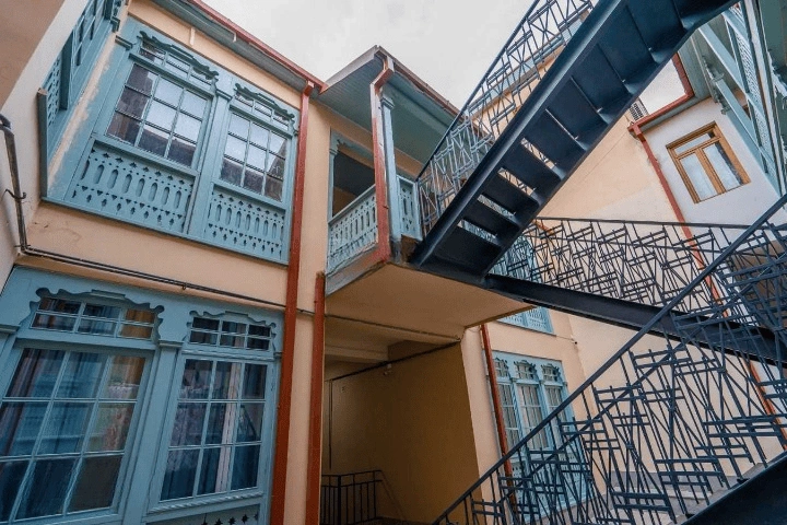 Здание в старом Тбилиси на Майдане