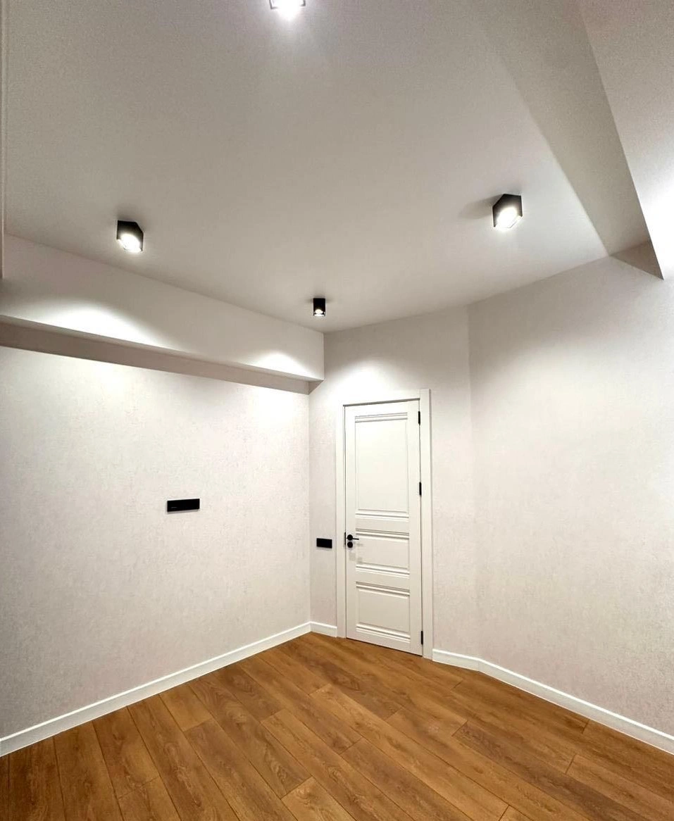 72 m2 का विस्तृत नवीनीकृत अपार्टमेंट