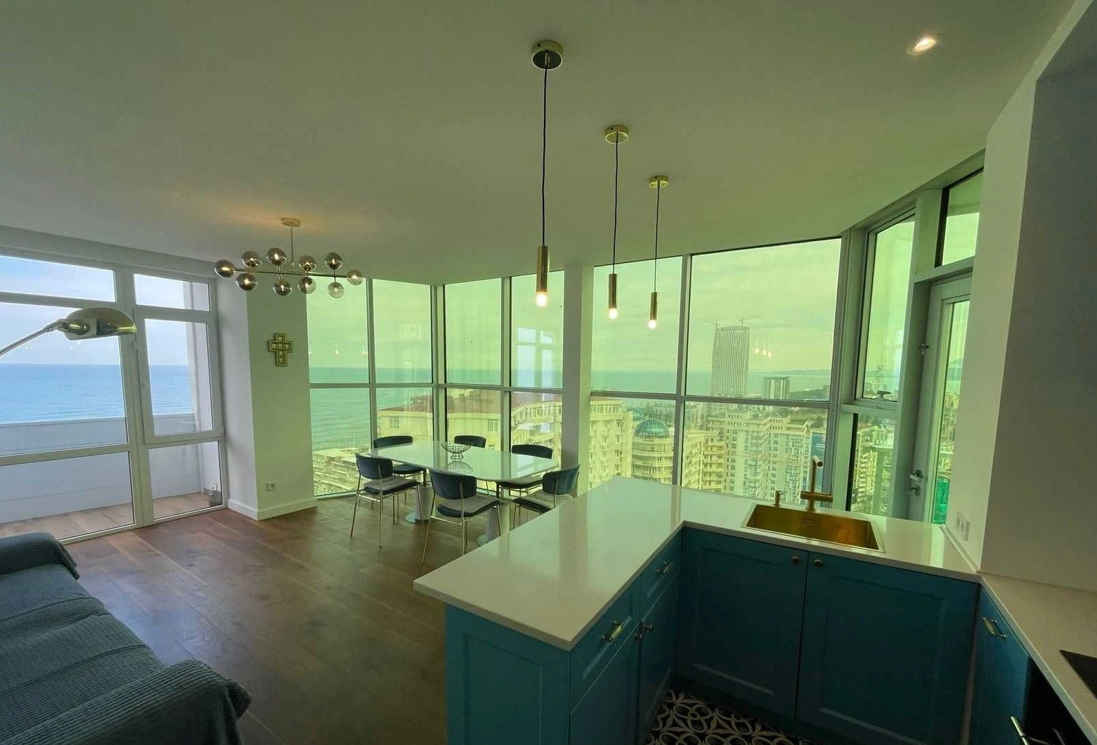 बातुमी में प्रीमियम क्लास 2+1 अपार्टमेंट