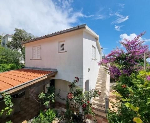 House of 200 m2 in Rajani, just 40 m from the sea