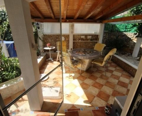 House of 200 m2 in Rajani, just 40 m from the sea