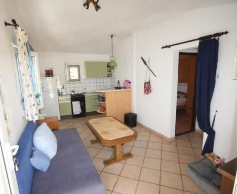 House of 200 m2 in Rajani, just 40 m from the sea