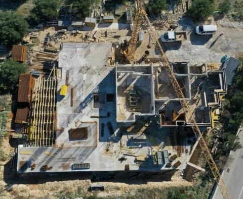 Penthouse im Bau, 600 Meter vom Strand in Makarska