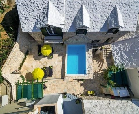 A complex of two authentic stone villas with a swimming pool on the Makarska Riviera