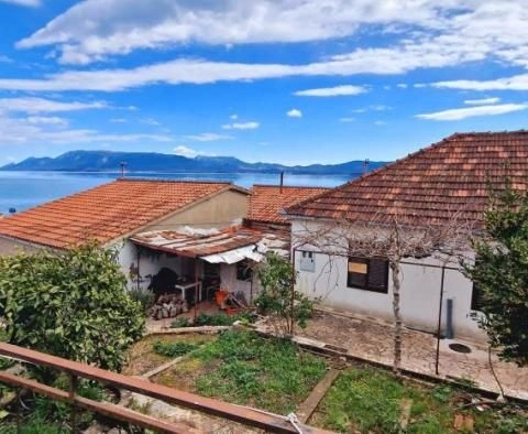House of 100m2 near the Adriatic coast in Komarna