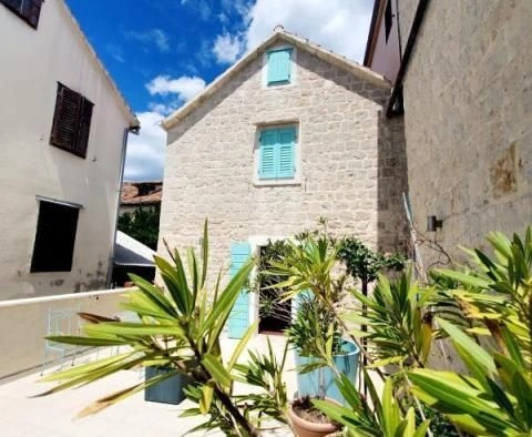 Spacious house on the waterfront in the center of Castel Stafilich