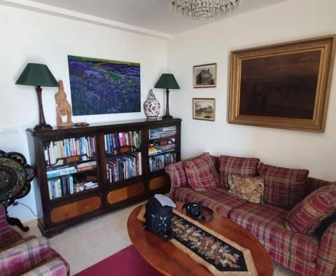 Spacious house on the waterfront in the center of Castel Stafilich