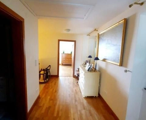 Spacious house on the waterfront in the center of Castel Stafilich