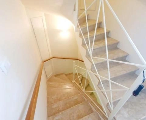 Spacious house on the waterfront in the center of Castel Stafilich