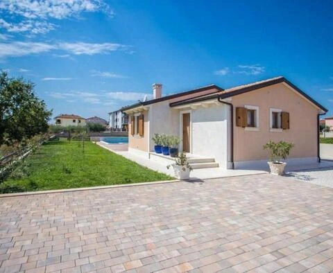 ویلای لوکس با استخر و Terrasse در پورچ