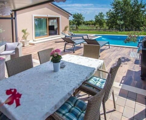 ویلای لوکس با استخر و Terrasse در پورچ