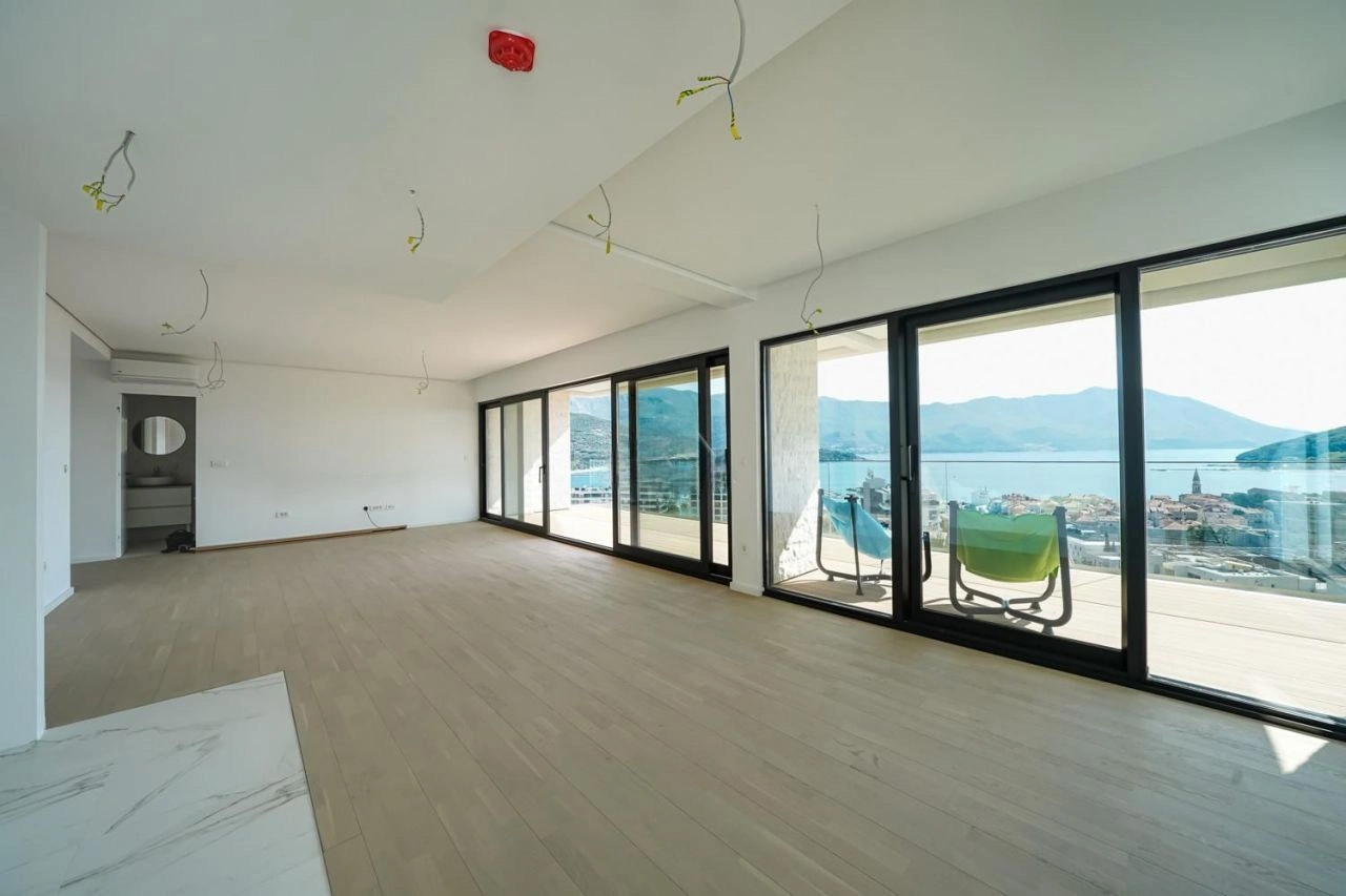 Budva'da 220 m2 lüks penthouse