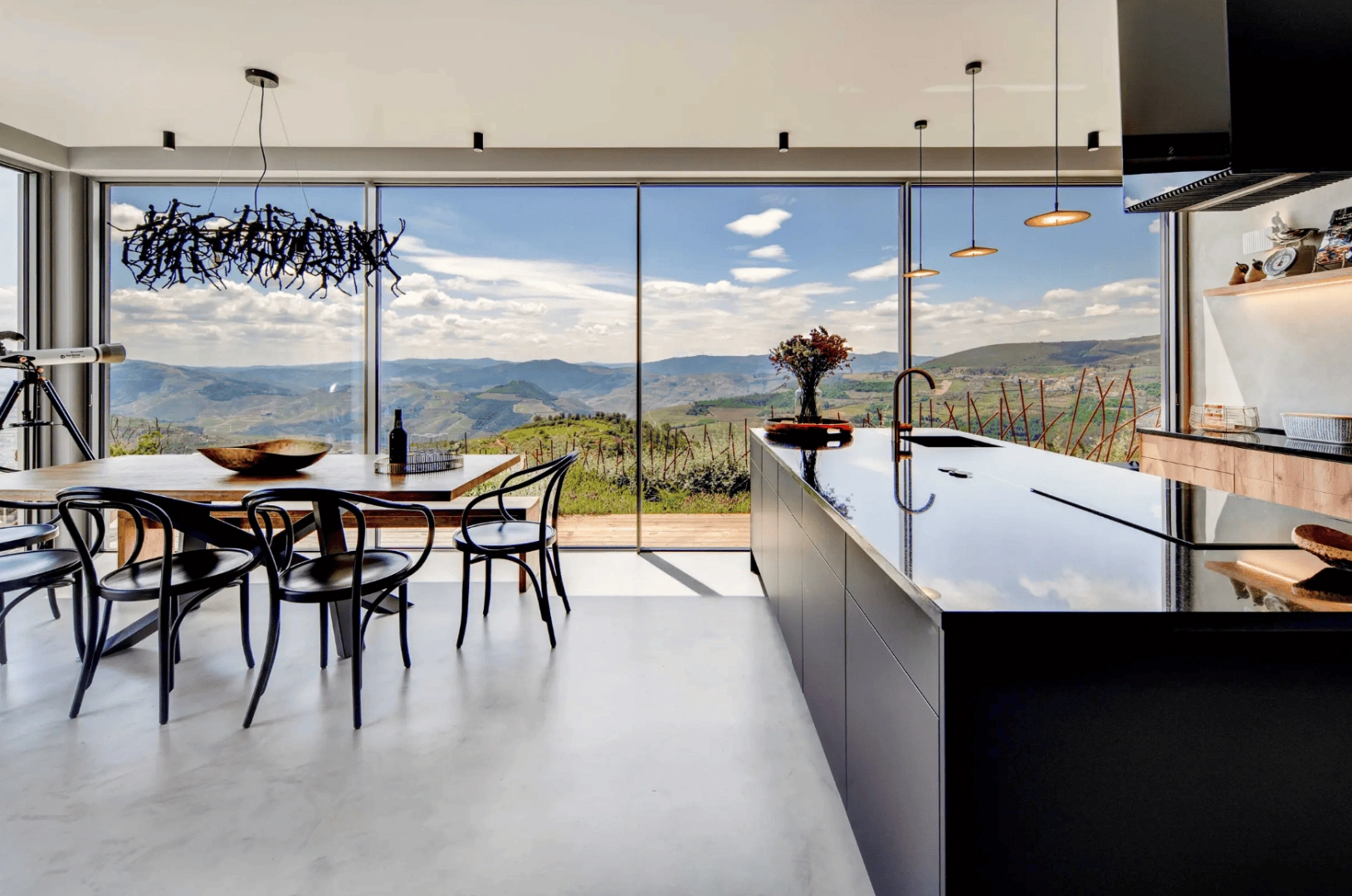 Farmhouse in the heart of the Alto Douro wine region