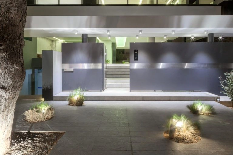 مجمع يتكون من 6 شقق في مدينة أثينا، اليونان