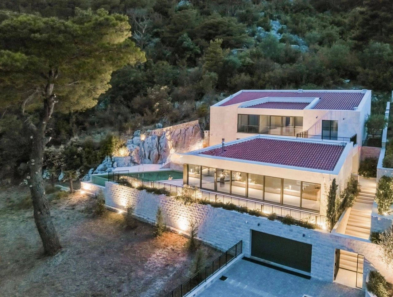 Luxury villa 479 m2 in Prcanj