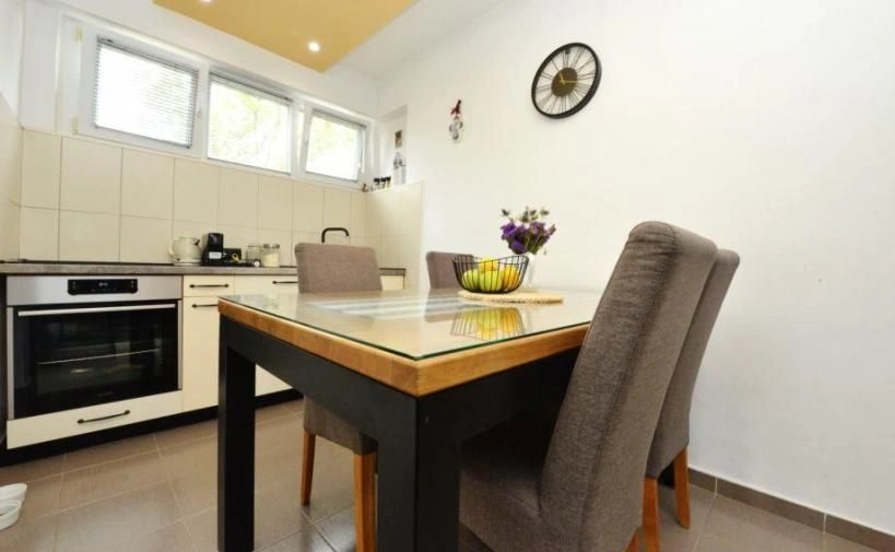 扎达尔海边 2+1 复式