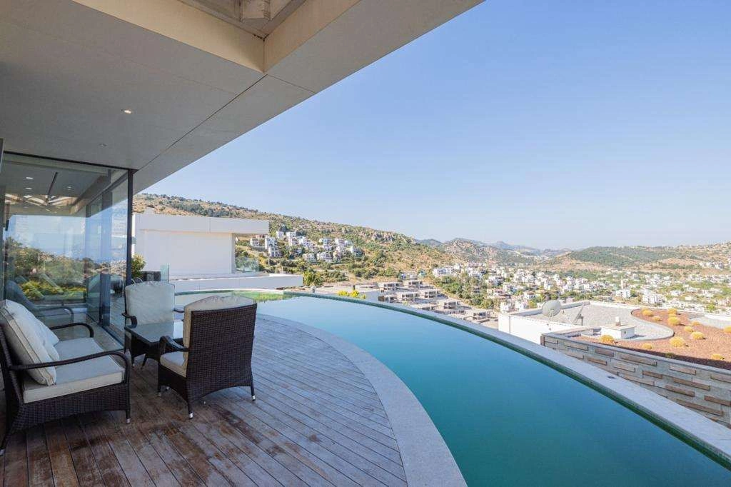 فيلا فاخرة بمساحة 230 م2 مع مسبح