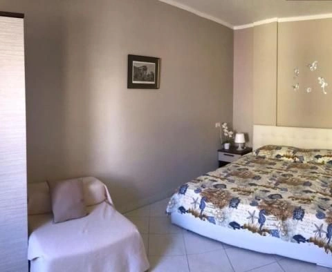 Villa with 5 residential units, communal pool and views of the Brioni Islands