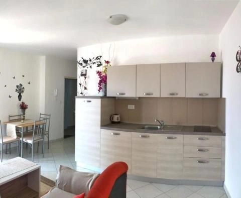 Villa with 5 residential units, communal pool and views of the Brioni Islands