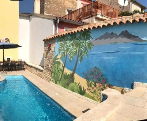 Villa with 5 residential units, communal pool and views of the Brioni Islands