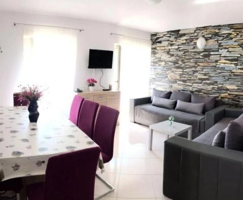 Villa with 5 residential units, communal pool and views of the Brioni Islands