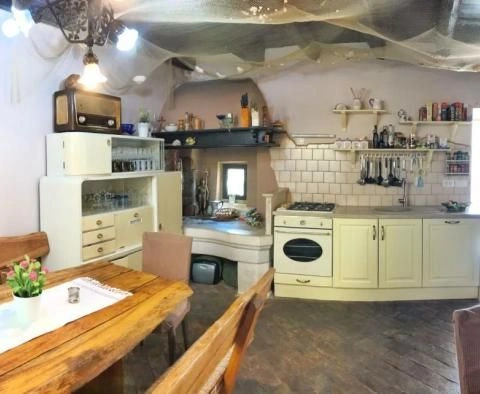 Villa with 5 residential units, communal pool and views of the Brioni Islands