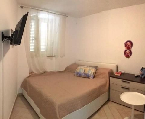 Villa with 5 residential units, communal pool and views of the Brioni Islands