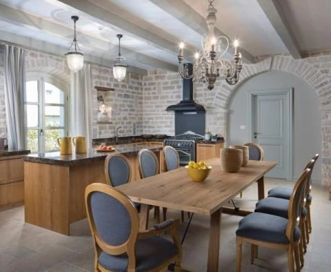 Außergewöhnliche Luxus-Steinvilla im Gebiet Kanfanar