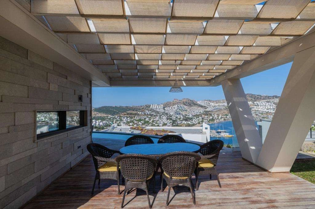 فيلا فاخرة بمساحة 230 م2 مع مسبح