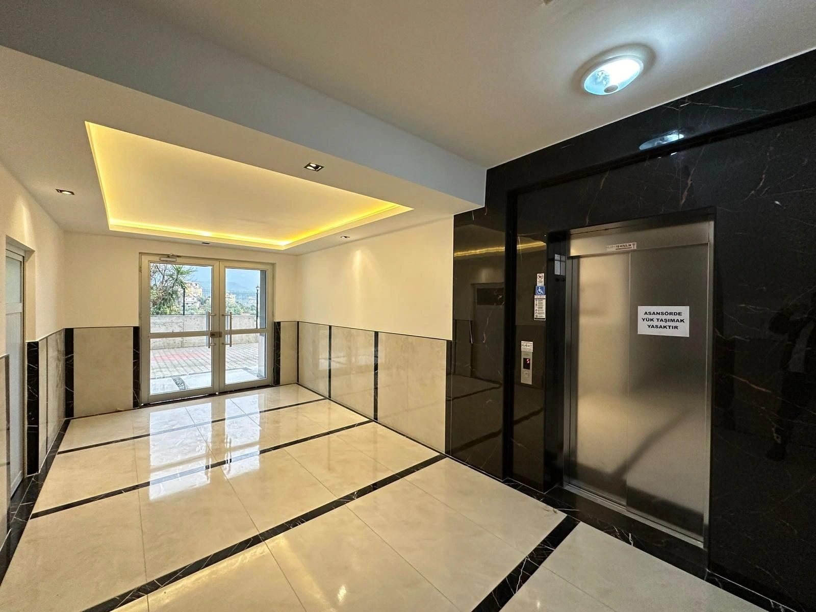 Appartement 2+1 avec vue sur la montagne dans le quartier d'Oba à Alanya