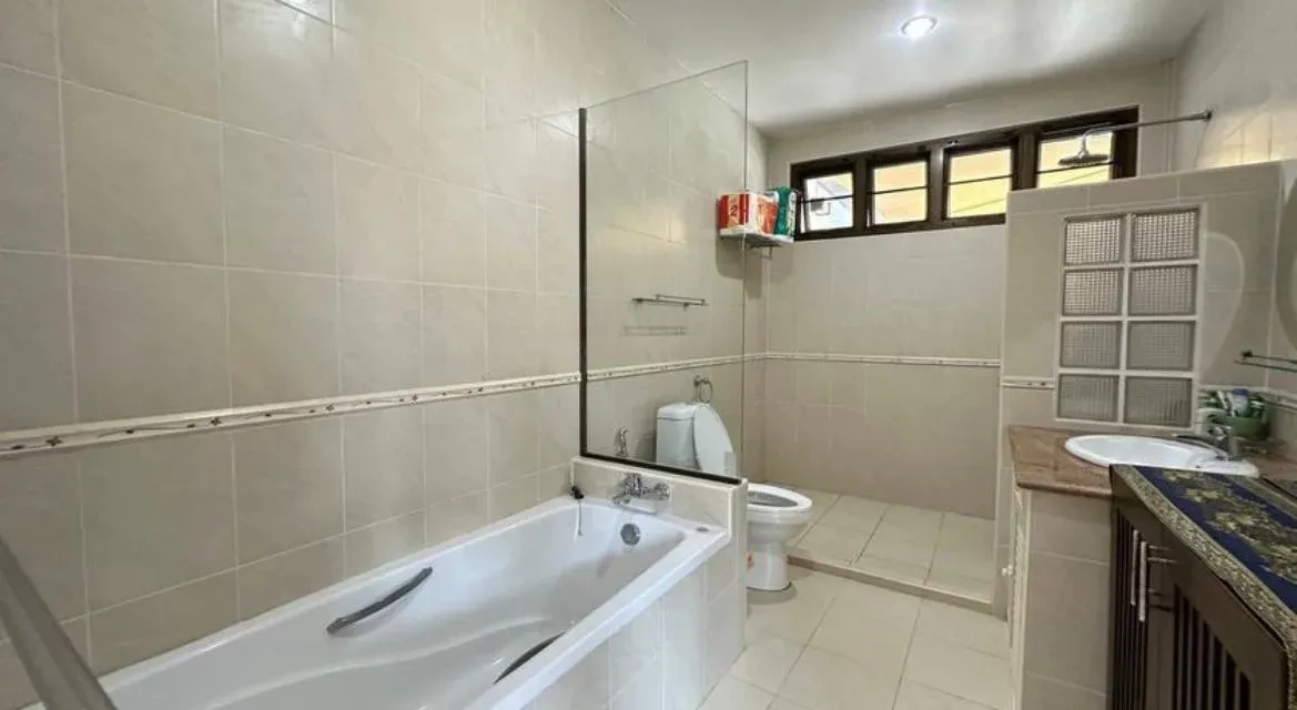 ویلا ۲+۱ جادار با استخر و باغ