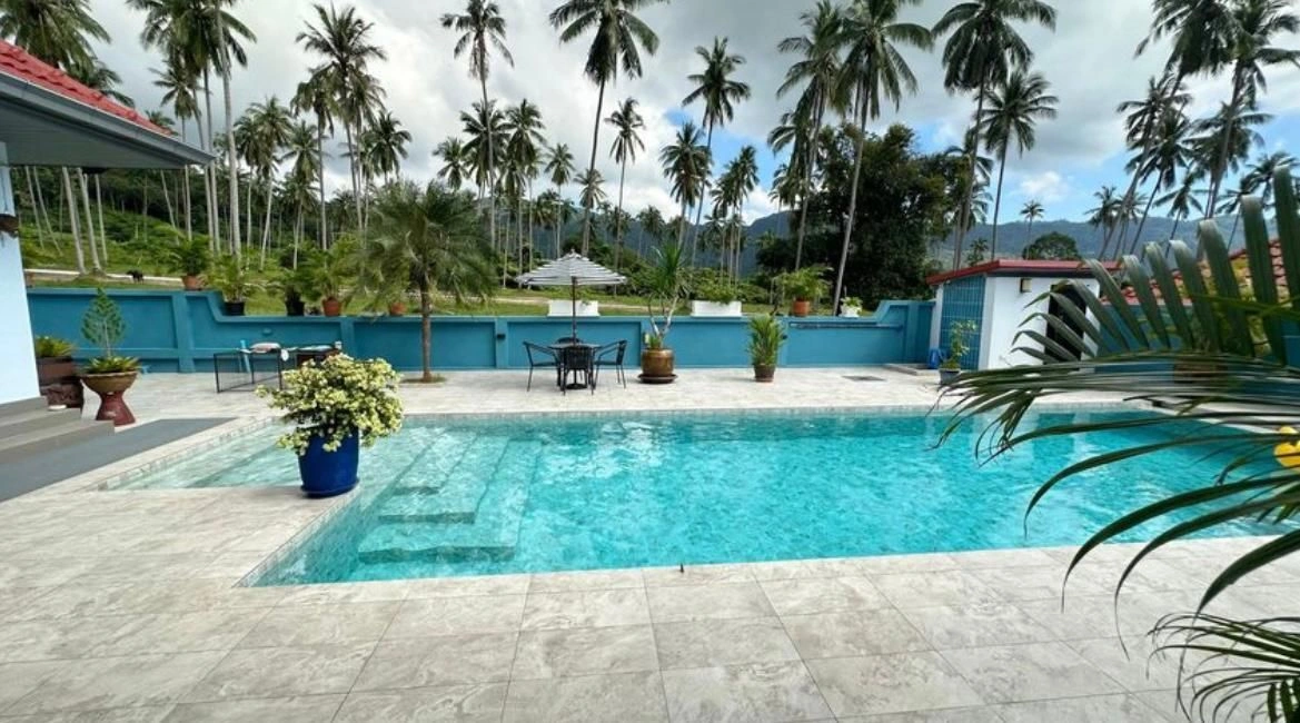 ویلا ۲+۱ جادار با استخر و باغ