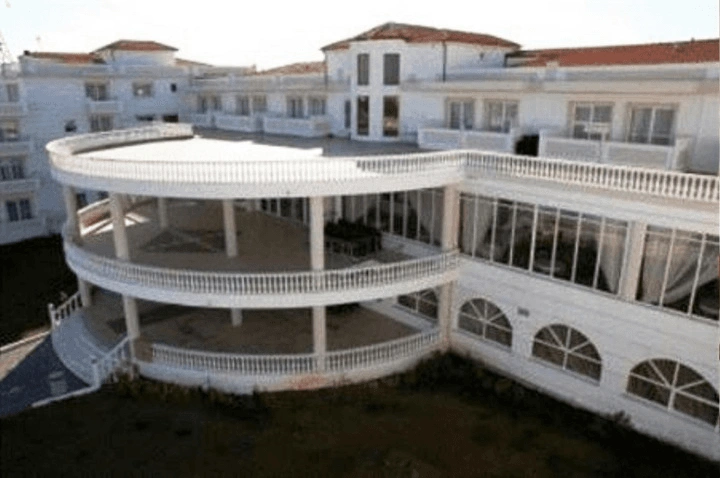 Hotel near Thessaloniki 4500 m2