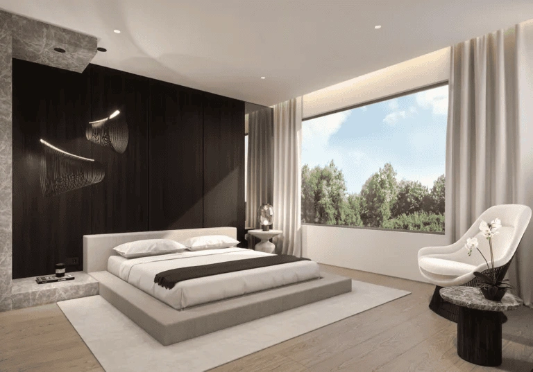 المجمع، يقع في منطقة Voula في اليونان